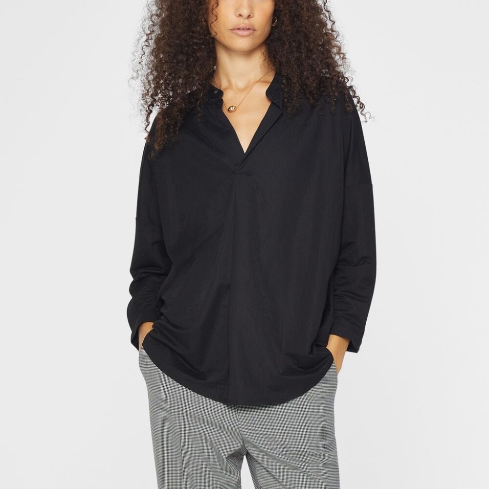 Long Sleeve Jandina Knit Top - New With Tags - NEVER WORN - Black